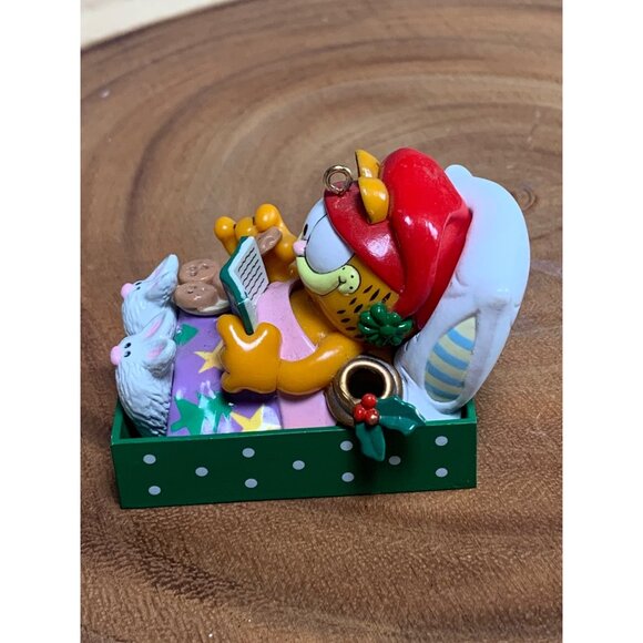 Vintage 1996 Garfield Holiday Cat Napping Christmas Enesco Ornament - Picture 2 of 9